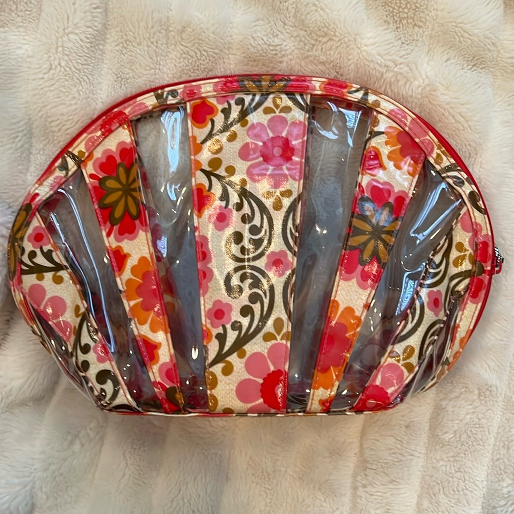 RETIRED: Vera Bradley shell shape large travel bag